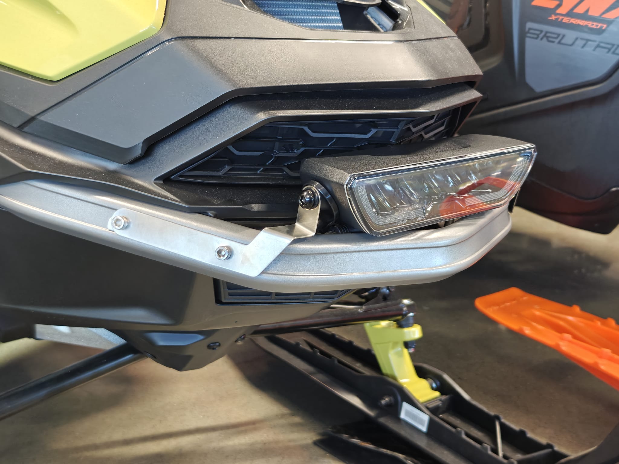 Quick-Light ledrampsfäste till Skidoo - inkl. OZZ XB1 P9" ledramp
